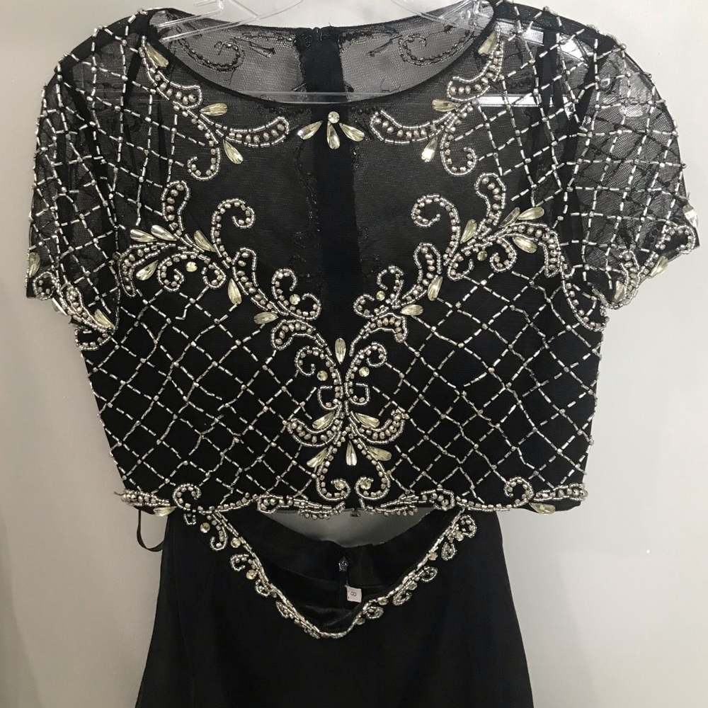 MacDougal 2 Piece Gown or Formal Dress - Picture 4 of 4